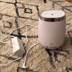 Oil diffuser with plug